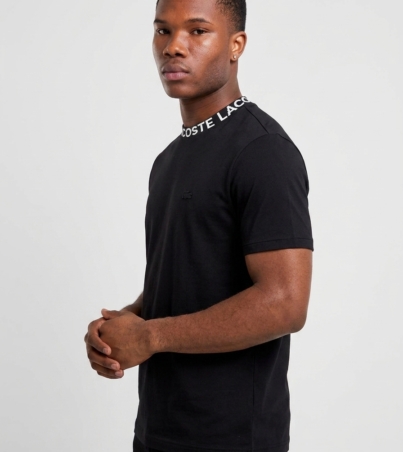 Male_model_wearing_black_t-shirt_202608291637