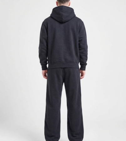 Male_model_wearing_black_tracksuit_202608291642 (1)
