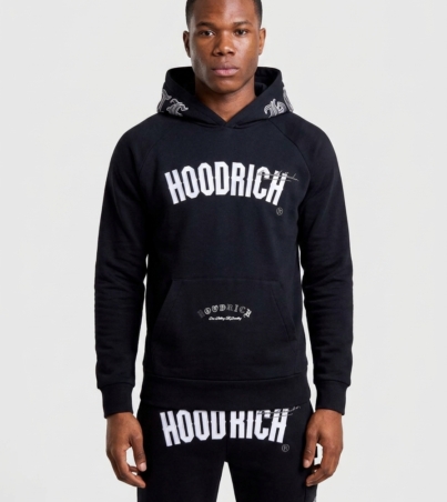 Male_model_wearing_black_tracksuit_202608291650
