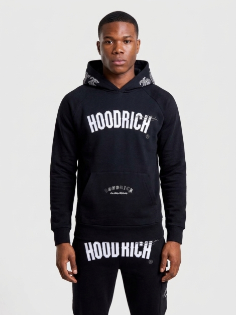 Male_model_wearing_black_tracksuit_202608291650