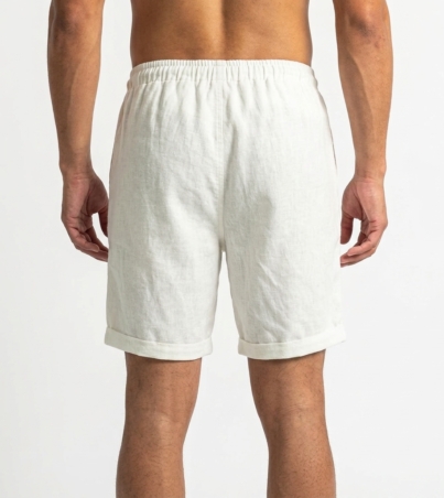 Male_model_wearing_white_shorts_202608310058 (1)