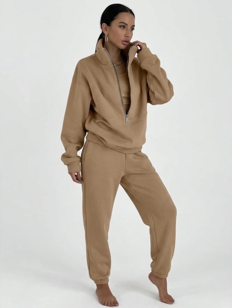 Model_wearing_beige_tracksuit_202608271627 (1)
