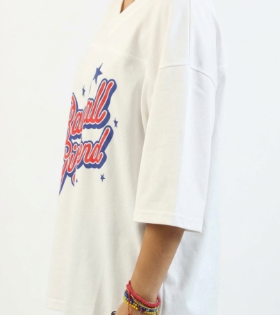 Model_wearing_graphic_t-shirt_202608271605 (1)