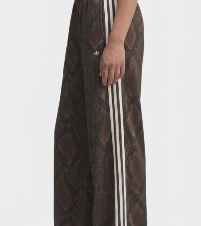 Model_wearing_snakeskin_track_pants_202608271608