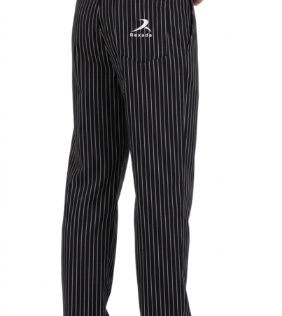Male_model_wearing_chef_pants_202609040157 (1)