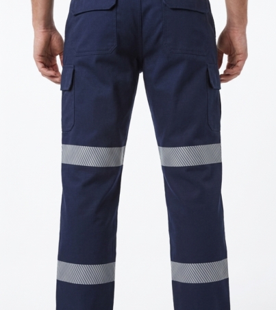 Male_model_wearing_work_pants_20260912002504