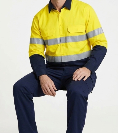 Man_sitting_on_invisible_stool_20260916234449