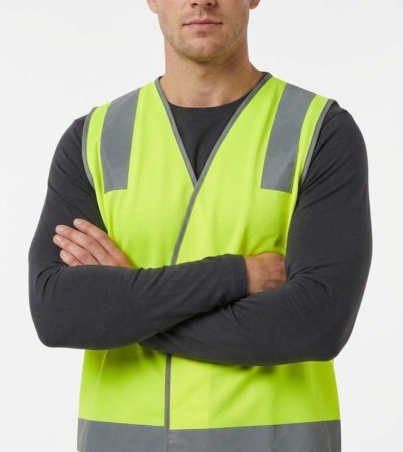 Man_wearing_safety_vest_20260920165330