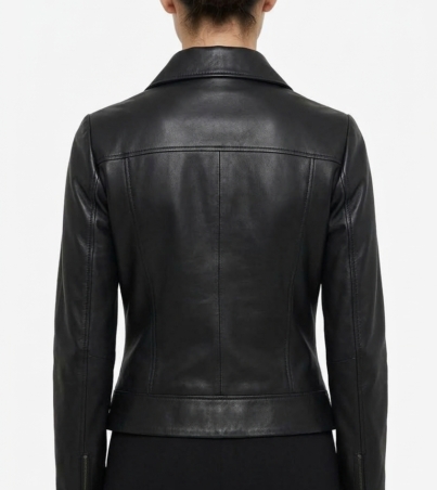 Model_wearing_black_leather_jacket_20260918003314_2