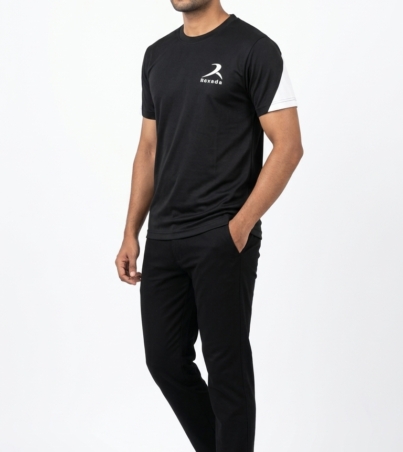 image-10-pose-2.png_20261011180726